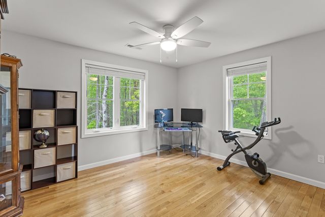 270 Knollwood Way, Manchester, NH 03102