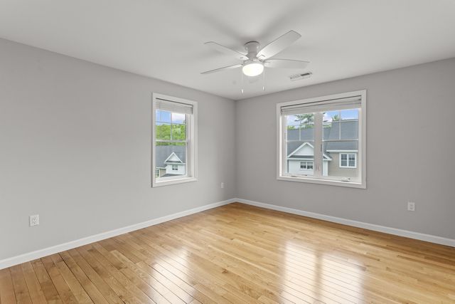 270 Knollwood Way, Manchester, NH 03102