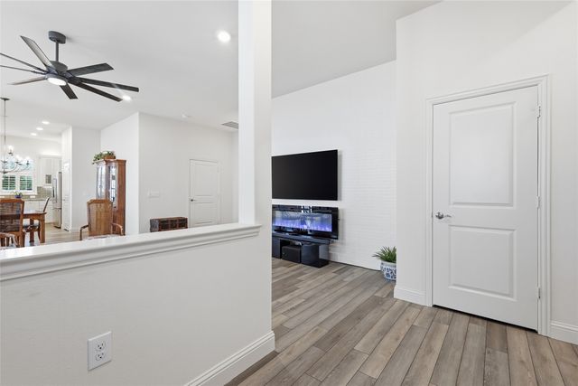 3806 Crested Eagle Way, Arlington, TX 76005