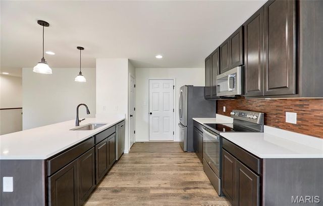526 Brookside Forest Court, O'fallon, MO 63366