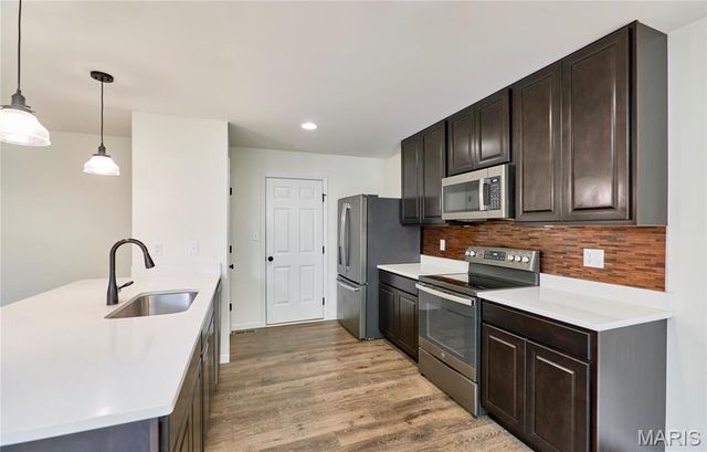 526 Brookside Forest Court, O'fallon, MO 63366