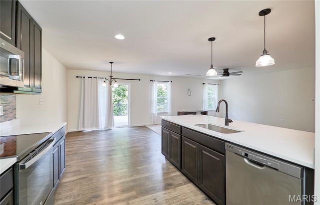 526 Brookside Forest Court, O'fallon, MO 63366