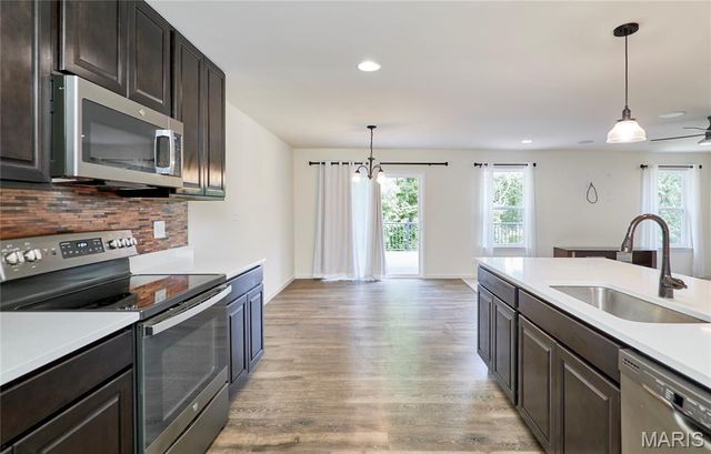 526 Brookside Forest Court, O'fallon, MO 63366