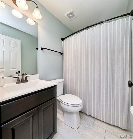 526 Brookside Forest Court, O'fallon, MO 63366