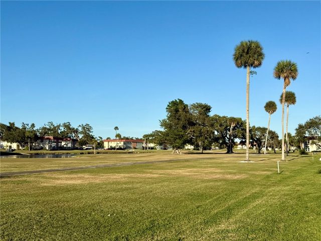 60 Woodland Drive 104, Vero Beach, FL 32962