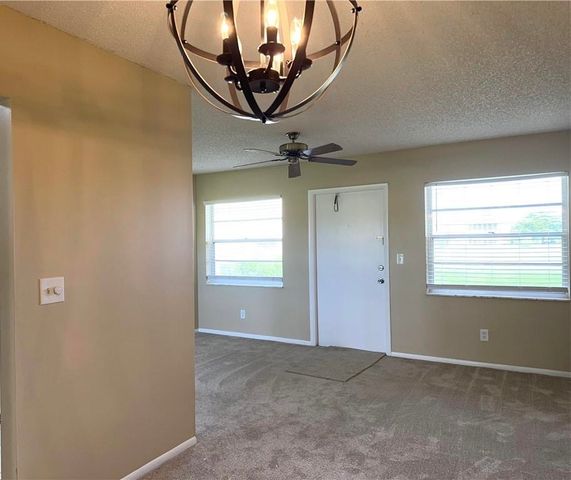 60 Woodland Drive 104, Vero Beach, FL 32962