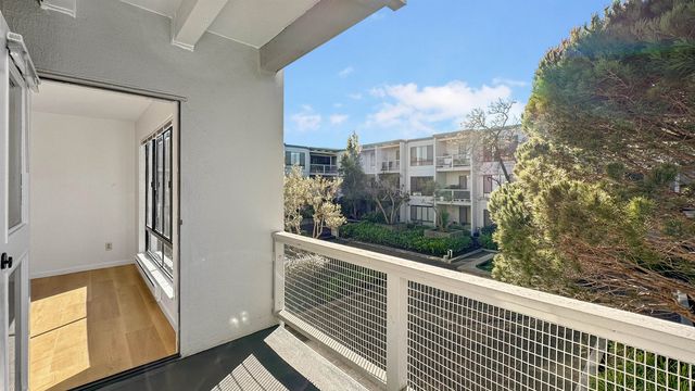4 Anchor Drive F331, Emeryville, CA 94608