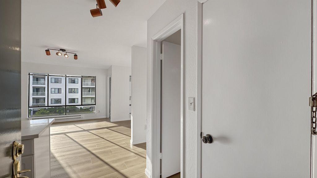 4 Anchor Drive F331, Emeryville, CA 94608