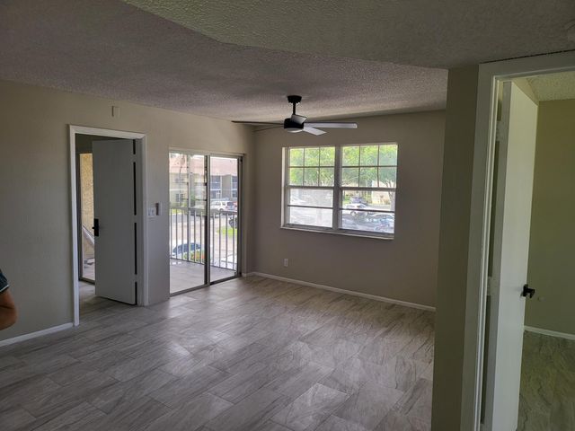 1562 SE Royal Green Circle 201, Port St. Lucie # 201, Port St Lucie, FL 34952