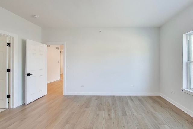 894 N Quentin Road, Palatine, IL 60067