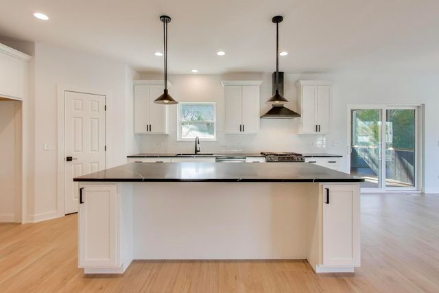 894 N Quentin Road, Palatine, IL 60067