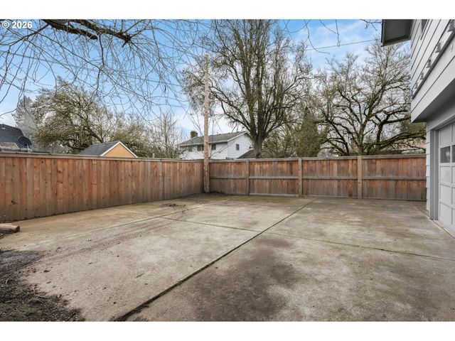 2439 QUINCE St, Eugene, OR 97404