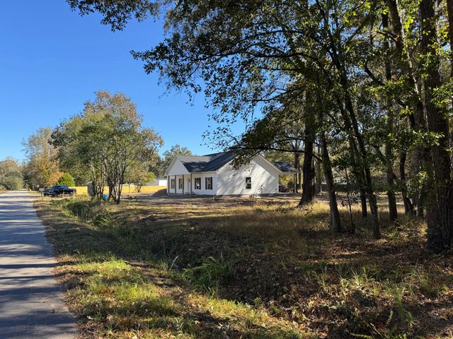 601 Durango Lane, Cottageville, SC 29435