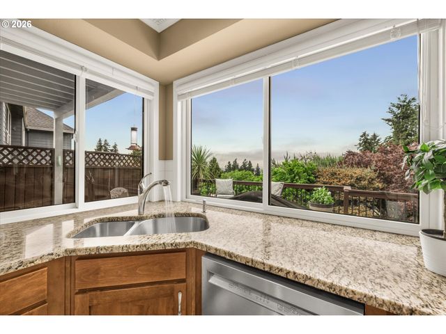 21220 SERANGO Dr, West Linn, OR 97068