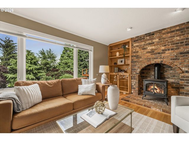 21220 SERANGO Dr, West Linn, OR 97068