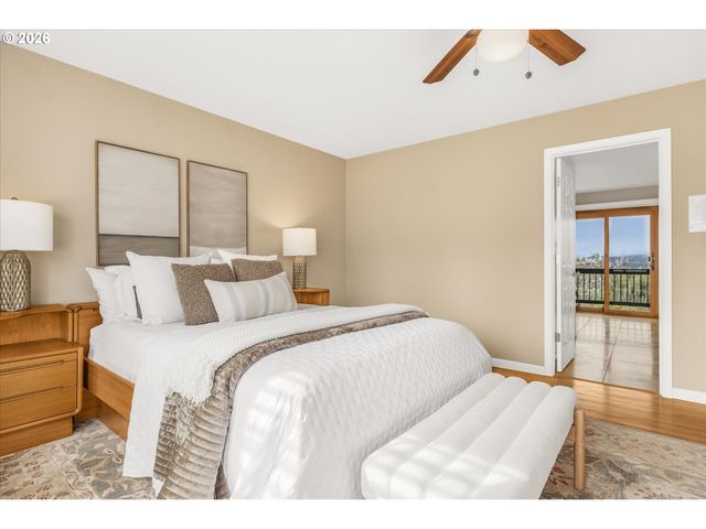 21220 SERANGO Dr, West Linn, OR 97068