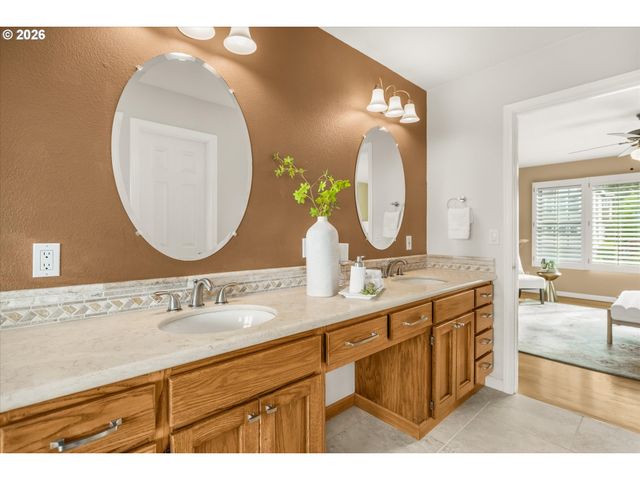 21220 SERANGO Dr, West Linn, OR 97068