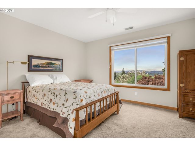 21220 SERANGO Dr, West Linn, OR 97068