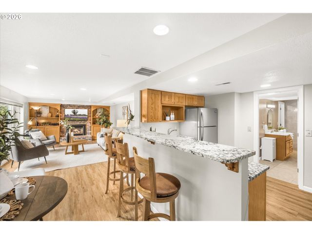 21220 SERANGO Dr, West Linn, OR 97068