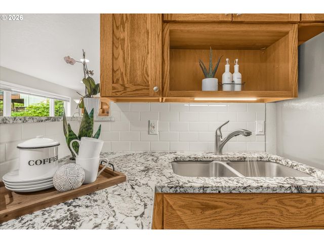 21220 SERANGO Dr, West Linn, OR 97068