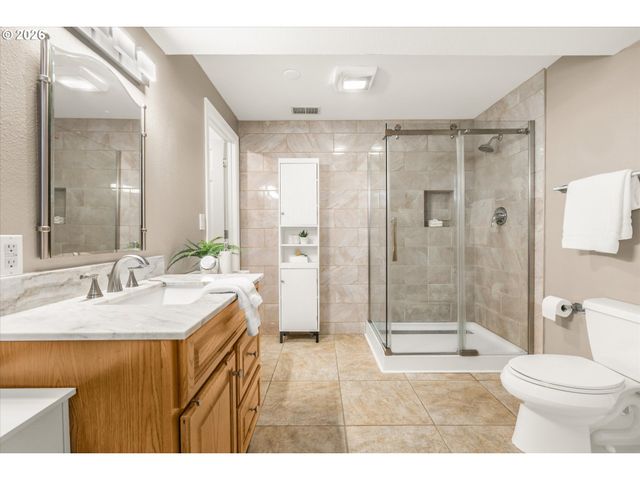 21220 SERANGO Dr, West Linn, OR 97068