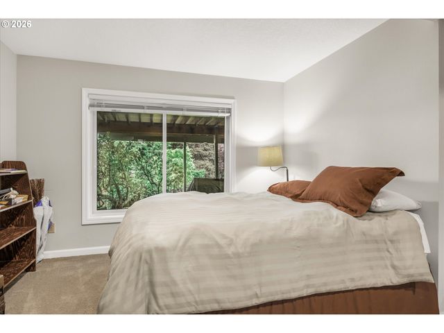 21220 SERANGO Dr, West Linn, OR 97068