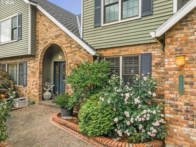 21220 SERANGO Dr, West Linn, OR 97068