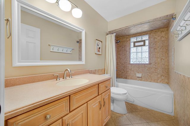 9424 Chestnut Lane, Munster, IN 46321
