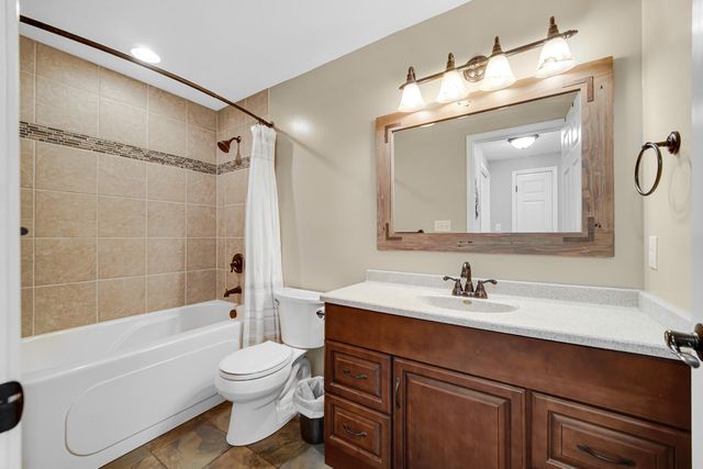 9424 Chestnut Lane, Munster, IN 46321