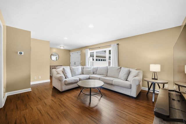 9424 Chestnut Lane, Munster, IN 46321