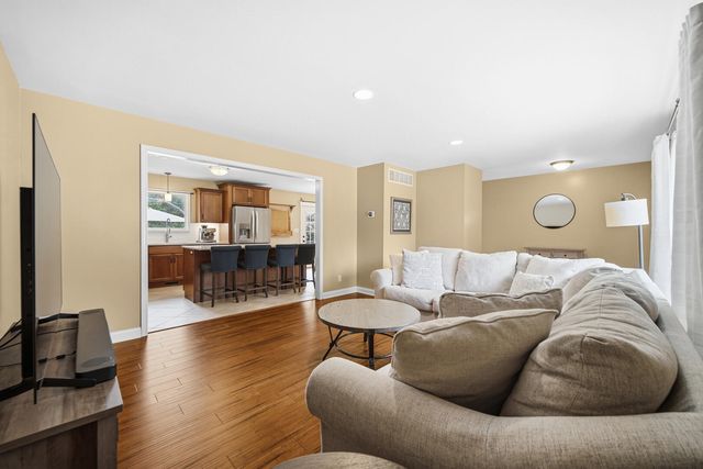 9424 Chestnut Lane, Munster, IN 46321