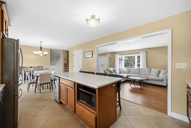 9424 Chestnut Lane, Munster, IN 46321