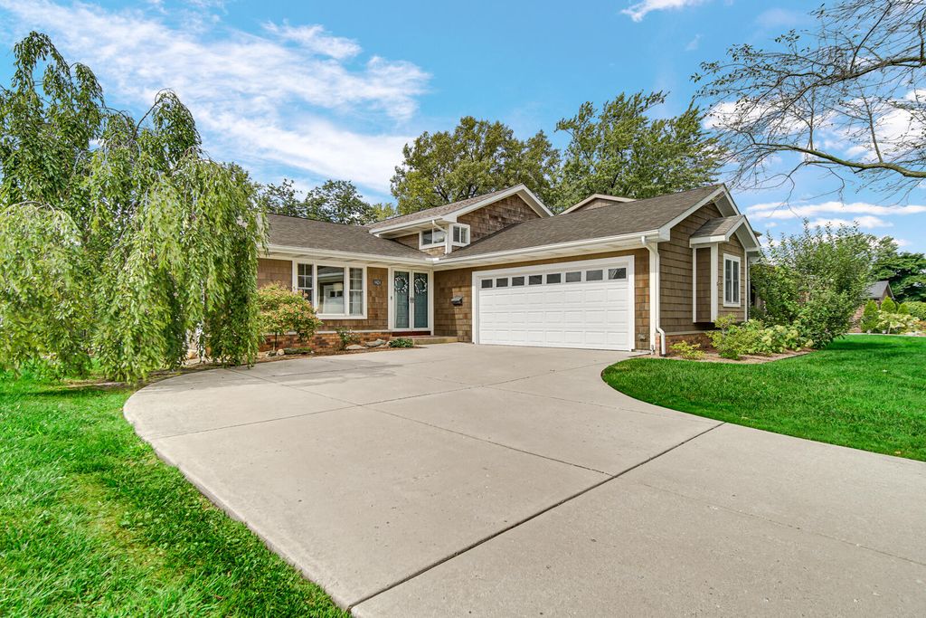 9424 Chestnut Lane, Munster, IN 46321