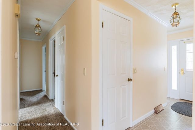 405 Gainsborough Drive, East Lansing, MI 48823