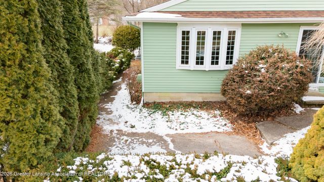 405 Gainsborough Drive, East Lansing, MI 48823