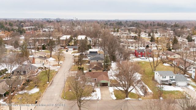 405 Gainsborough Drive, East Lansing, MI 48823