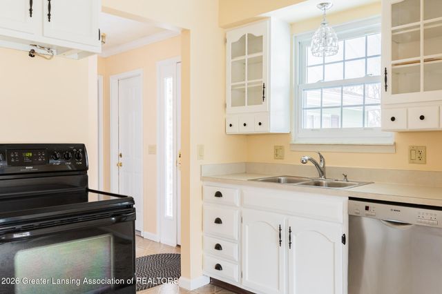 405 Gainsborough Drive, East Lansing, MI 48823