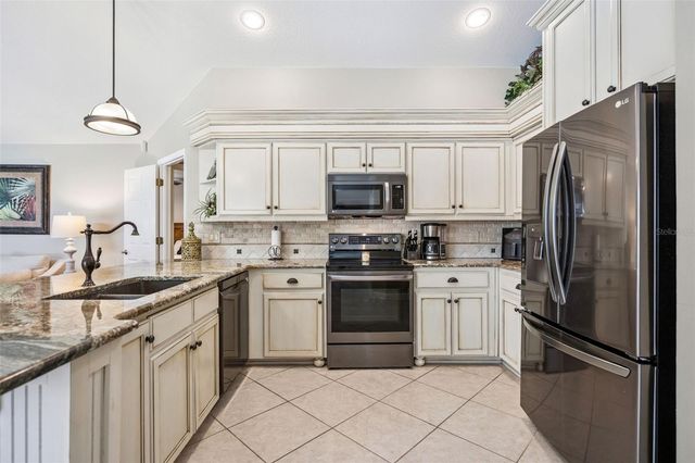 1056 NEW CASTLE LANE, Oviedo, FL 32765