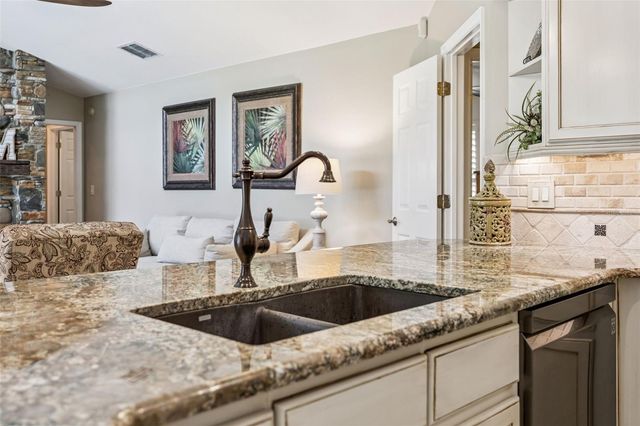 1056 NEW CASTLE LANE, Oviedo, FL 32765