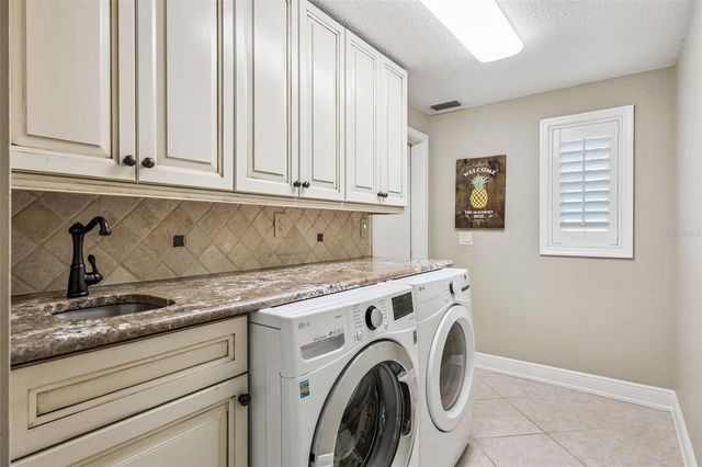 1056 NEW CASTLE LANE, Oviedo, FL 32765