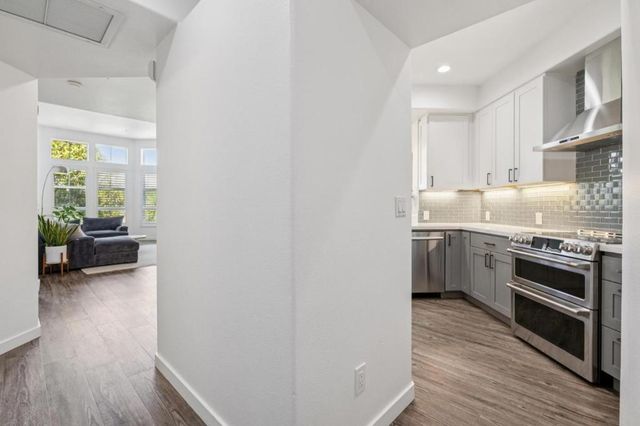 860 Meridian Bay Lane 342, Foster City, CA 94404
