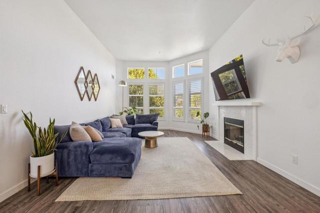 860 Meridian Bay Lane 342, Foster City, CA 94404