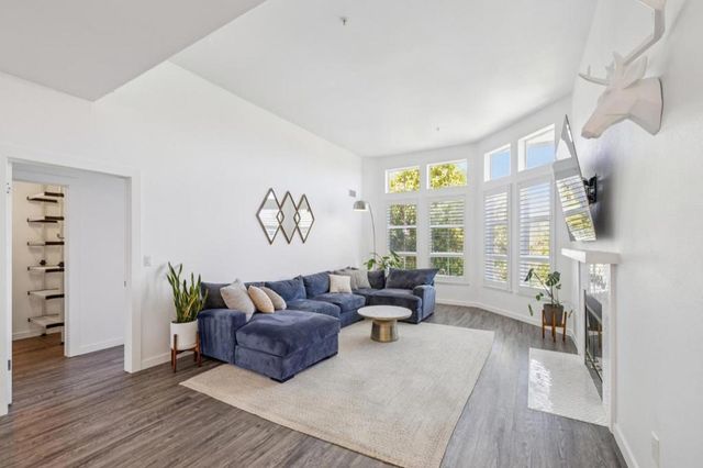 860 Meridian Bay Lane 342, Foster City, CA 94404
