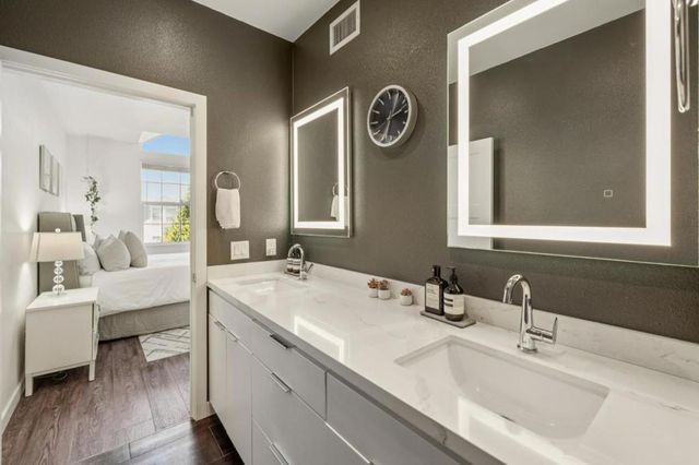 860 Meridian Bay Lane 342, Foster City, CA 94404