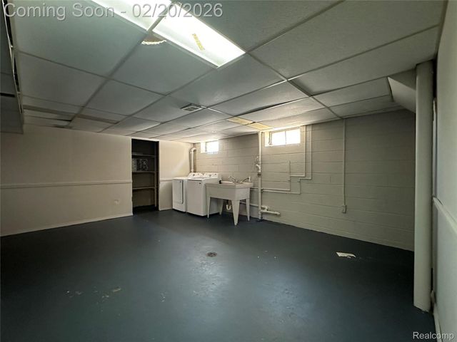 8101 Marian Street, Warren, MI 48093