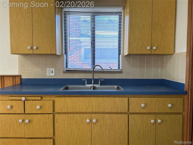 8101 Marian Street, Warren, MI 48093