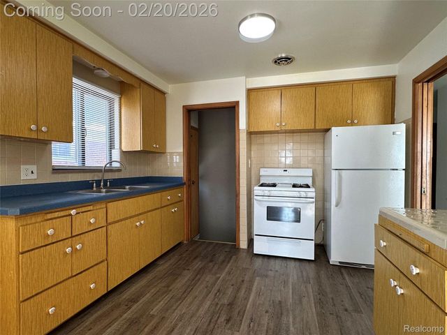 8101 Marian Street, Warren, MI 48093