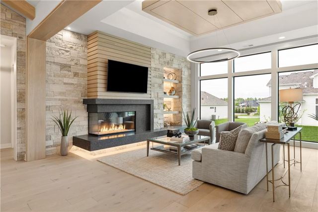 13721 Guilford Road, Leawood, KS 66224