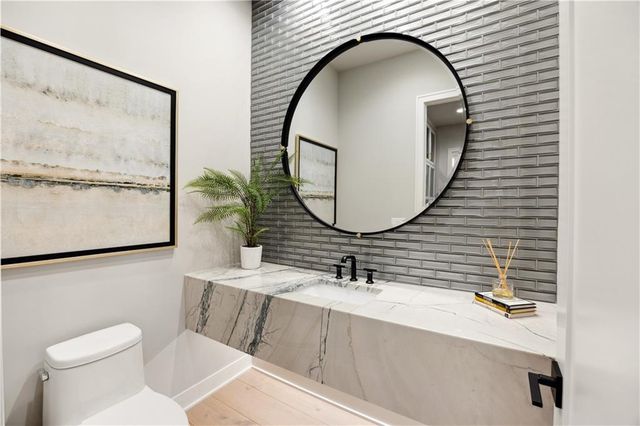 13721 Guilford Road, Leawood, KS 66224