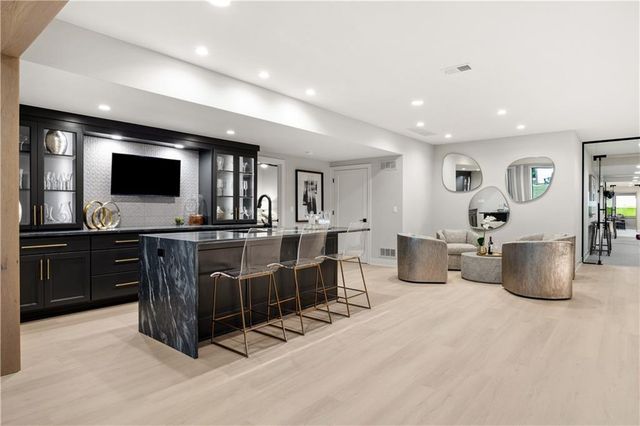 13721 Guilford Road, Leawood, KS 66224